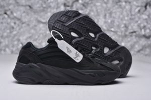 Yeezy Boost 700 V2 Vanta Reps