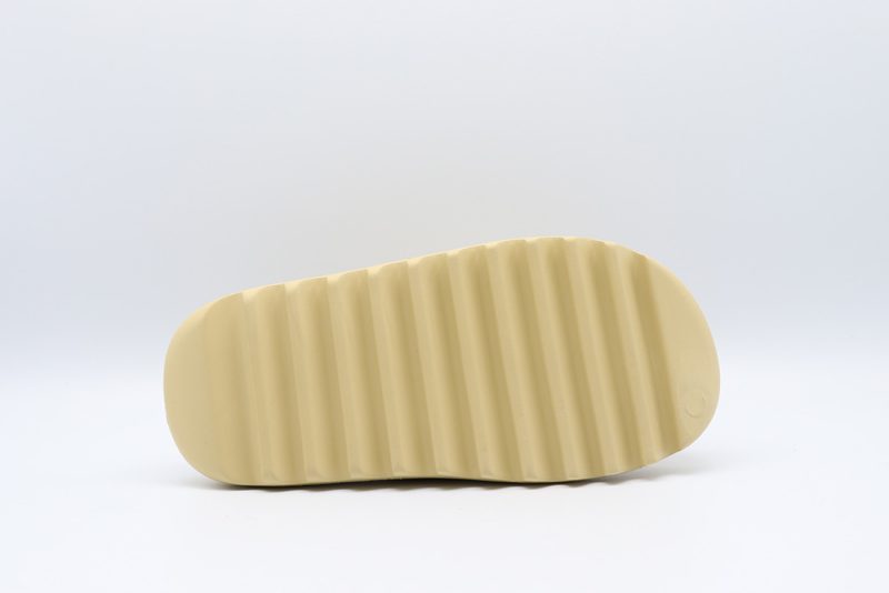 YEEZY SLIDE DESERT SAND