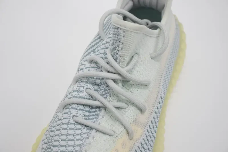 YEEZY 350 V2 CLOUD WHITE NON-REFLECTIVE