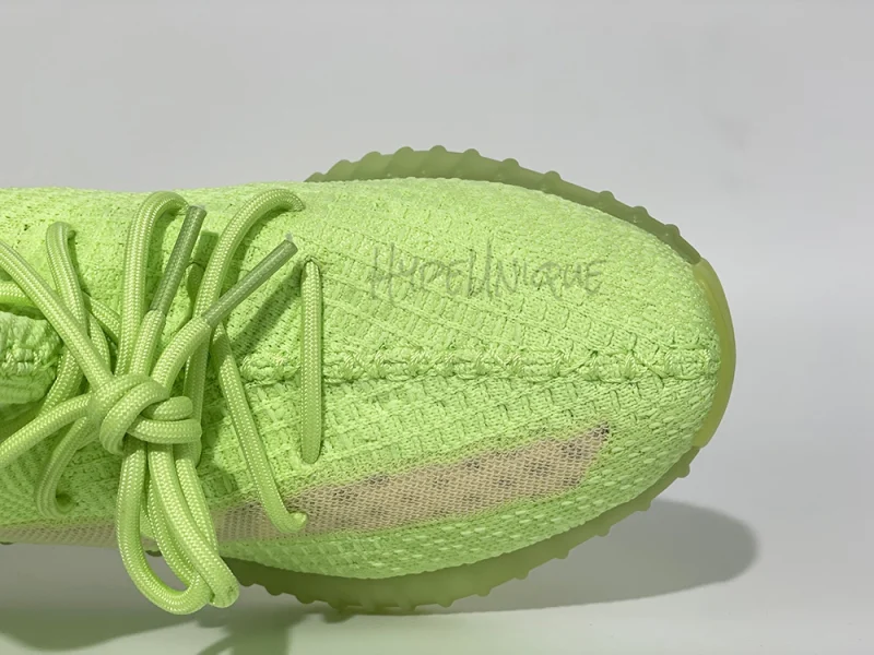 Yeezy 350 V2 ‘Glow-In-The-Dark’ Replica