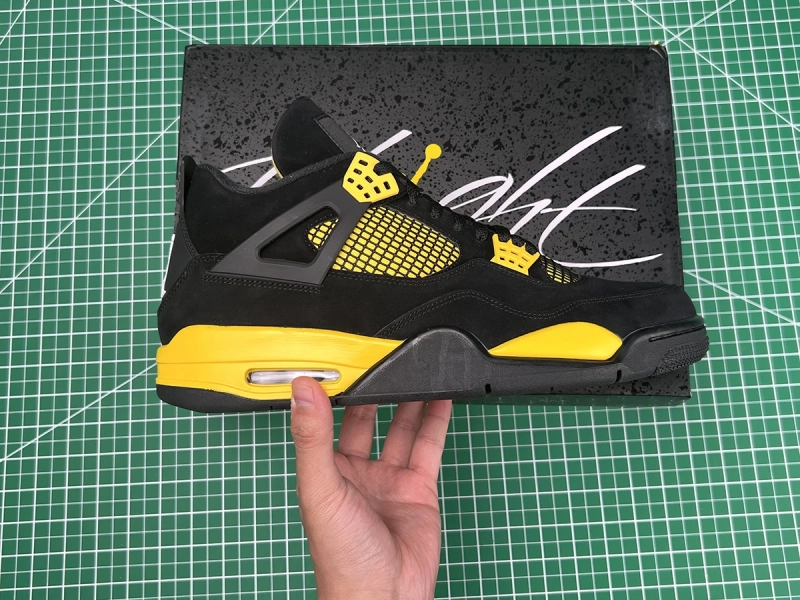 Air Jordan 4 Retro 'Thunder' 2023 Quality Reps