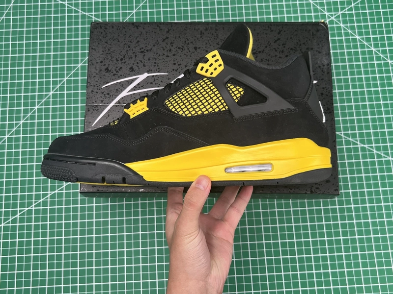 Air Jordan 4 Retro 'Thunder' 2023 Quality Reps