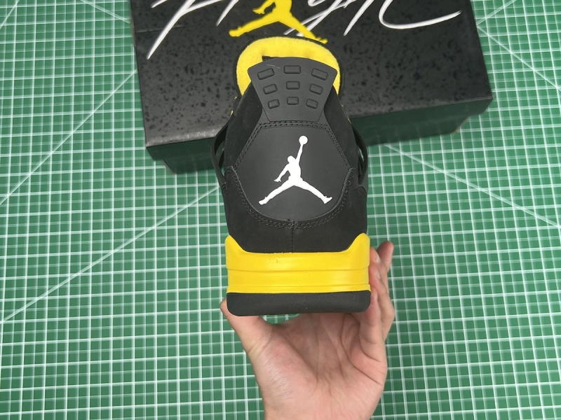 Air Jordan 4 Retro 'Thunder' 2023 Quality Reps