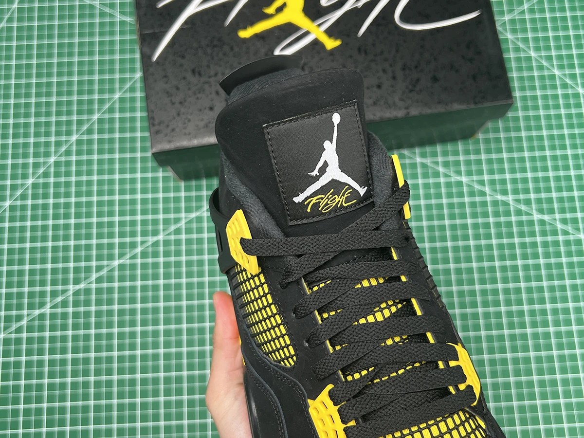 Air Jordan 4 Retro 'Thunder' 2023 Quality Reps