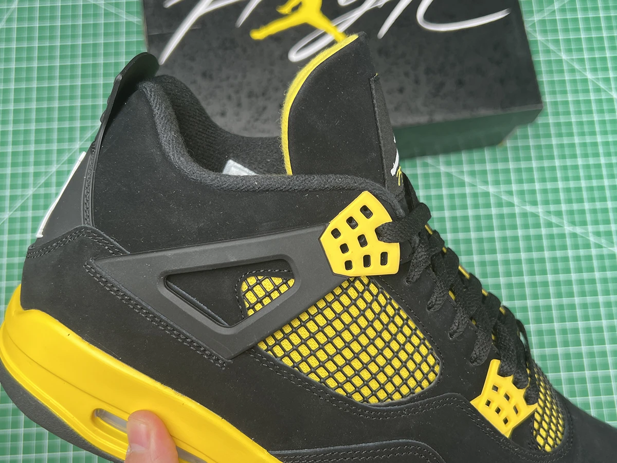 Air Jordan 4 Retro 'Thunder' 2023 Quality Reps