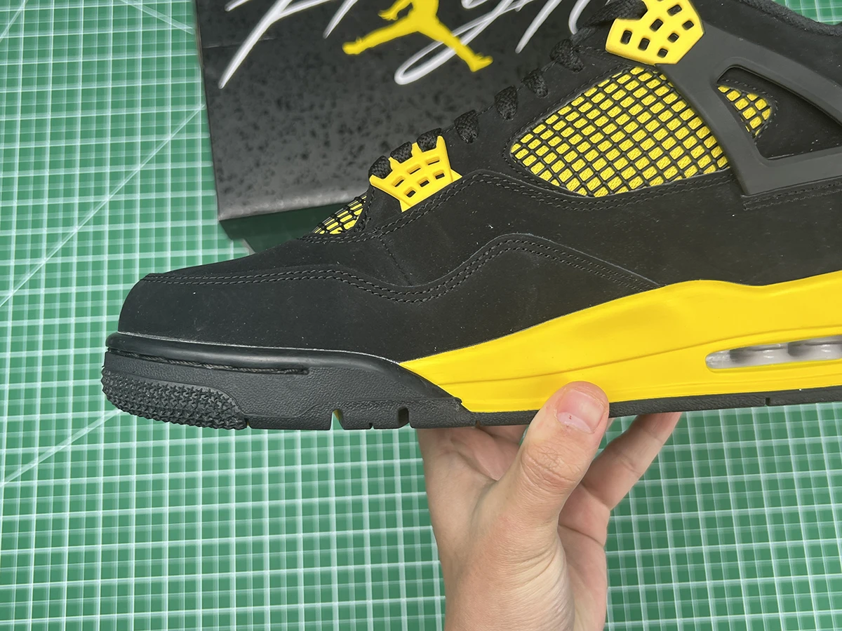 Air Jordan 4 Retro 'Thunder' 2023 Quality Reps