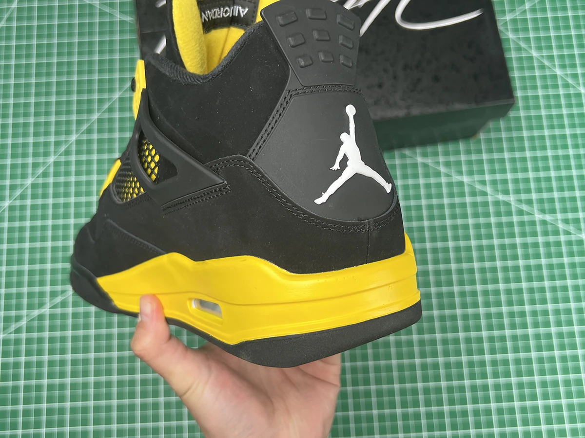 Air Jordan 4 Retro 'Thunder' 2023 Quality Reps