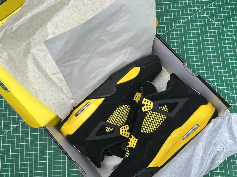 Air Jordan 4 Retro 'Thunder' 2023 Quality Reps