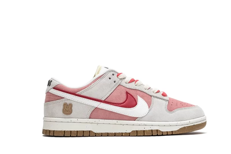 Wmns Dunk Low SE '85' Bunny Cookies