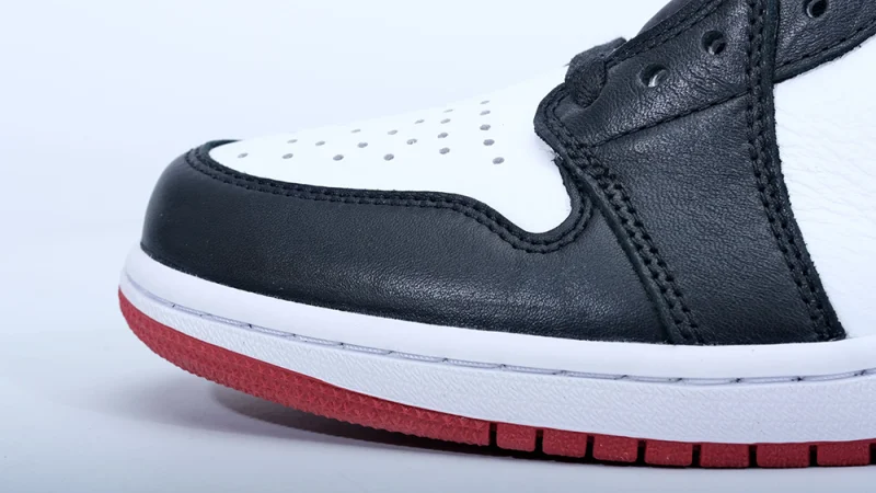 Air Jordan 1 Retro Low OG 'Black Toe' 2023 replica