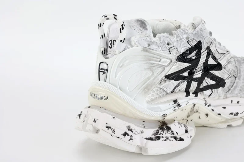 Runner Graffiti Sneaker in white and black mesh and nylon