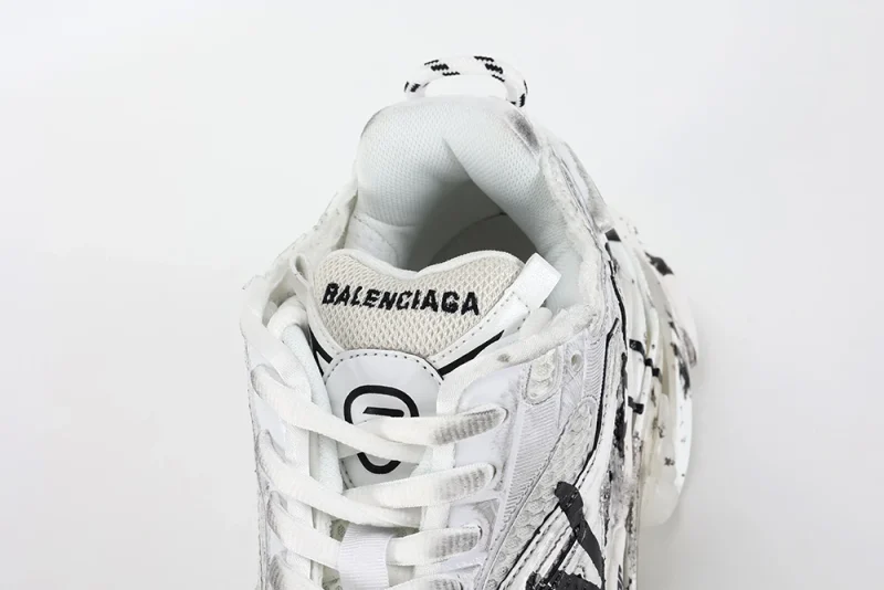 Runner Graffiti Sneaker in white and black mesh and nylon