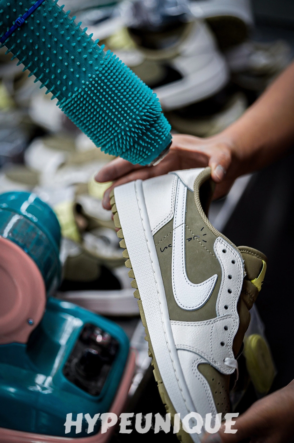 Travis Scott x Air Jordan 1 Low Golf 'Neutral Olive' Reps