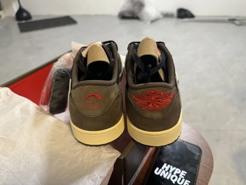 Jordan 1 Retro Low OG SP Travis Scott Mocha