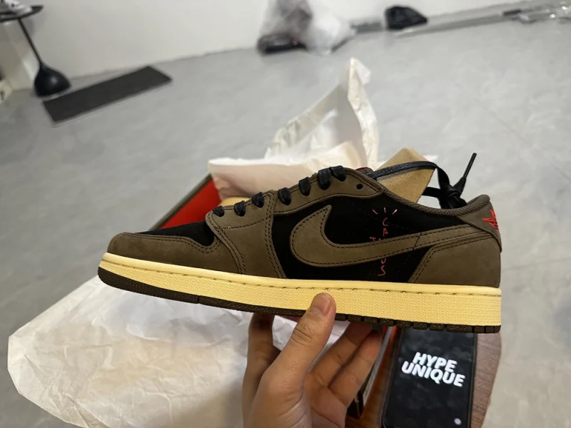 Jordan 1 Retro Low OG SP Travis Scott Mocha