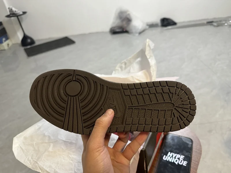 Jordan 1 Retro Low OG SP Travis Scott Mocha