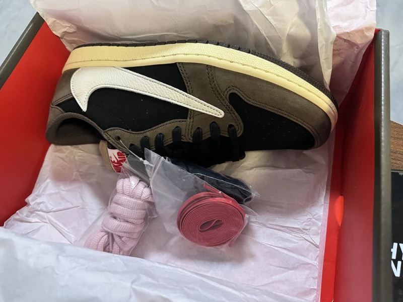 Jordan 1 Retro Low OG SP Travis Scott Mocha