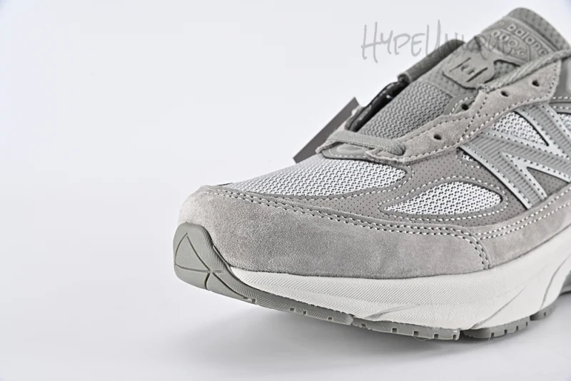 WTAPS 990v6 sneakers