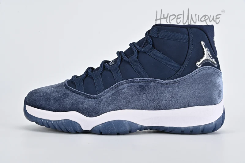 Wmns Air Jordan 11 Retro 'Midnight Navy Velvet'10