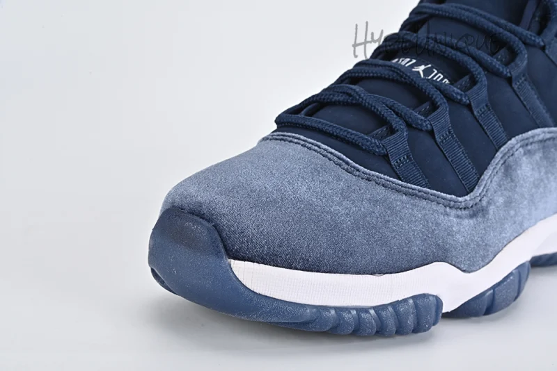 Wmns Air Jordan 11 Retro 'Midnight Navy Velvet'10