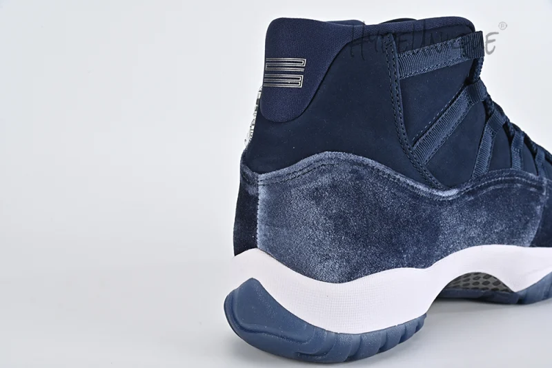 Wmns Air Jordan 11 Retro 'Midnight Navy Velvet'10