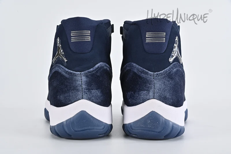 Wmns Air Jordan 11 Retro 'Midnight Navy Velvet'10