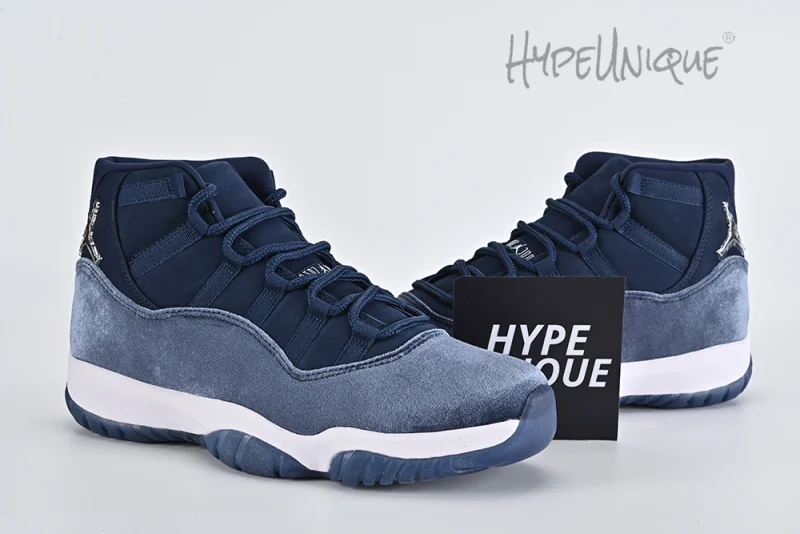 Wmns Air Jordan 11 Retro 'Midnight Navy Velvet'10