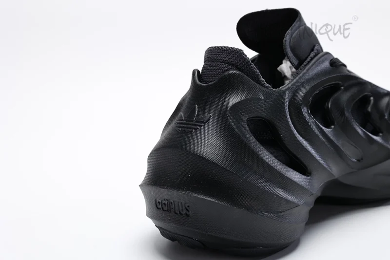 adiFOM Q J 'Black Carbon' Reps