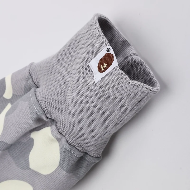 the gray sleeve with baoe logo