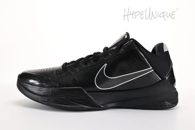 the right side of Zoom Kobe 5 'Black Out'