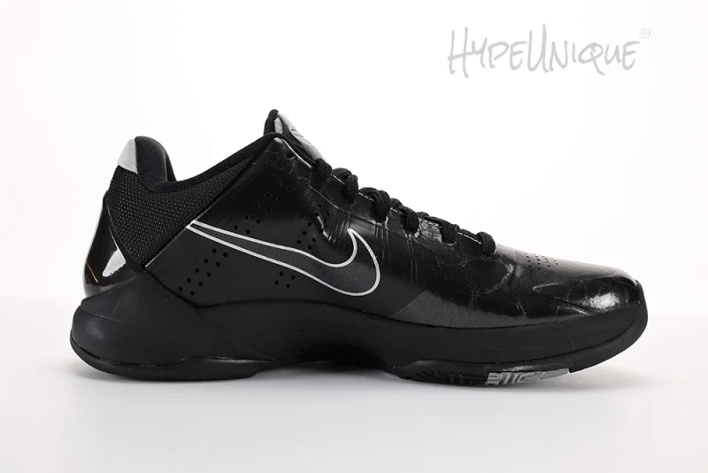 the right side of Zoom Kobe 5 'Black Out'