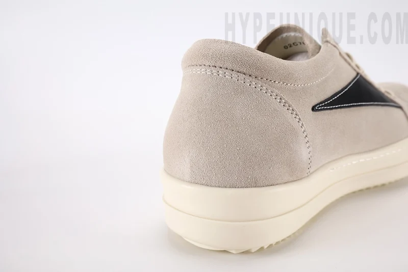 The Rick Owens Low-Top Sneakers ‘Beige’ showcase a minimalist yet distinctive design, true to the designer’s avant-garde aesthetic. Crafted from premium beige leather, they feature elongated laces and a chunky rubber sole that adds a bold touch. The neutral color palette ensures versatility with various outfits, while high-quality materials offer comfort and durability. Ideal for those seeking a blend of edgy style and everyday functionality in their footwear. hypeuunique