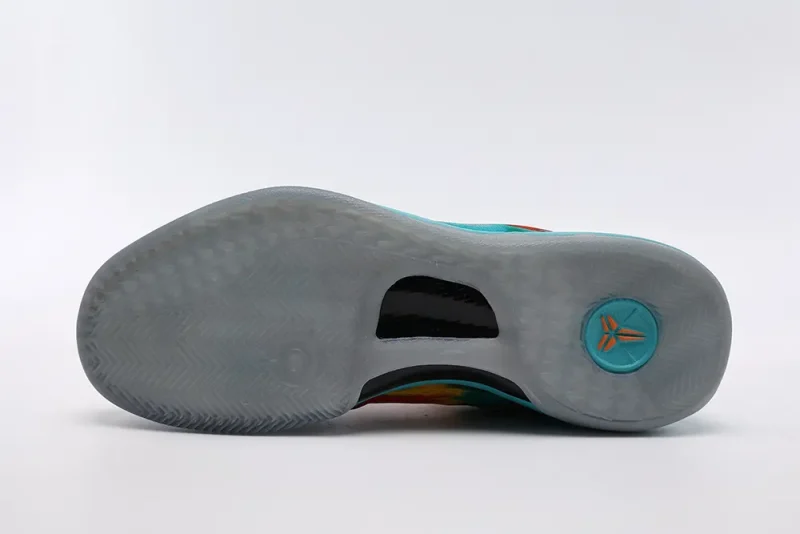 Gray outsole with real carbon plate