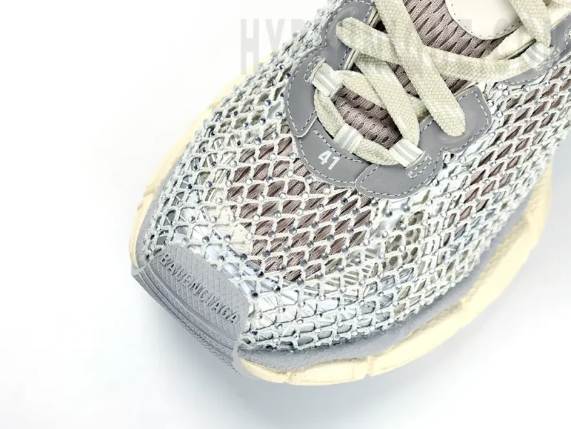 Woven mesh toe cap