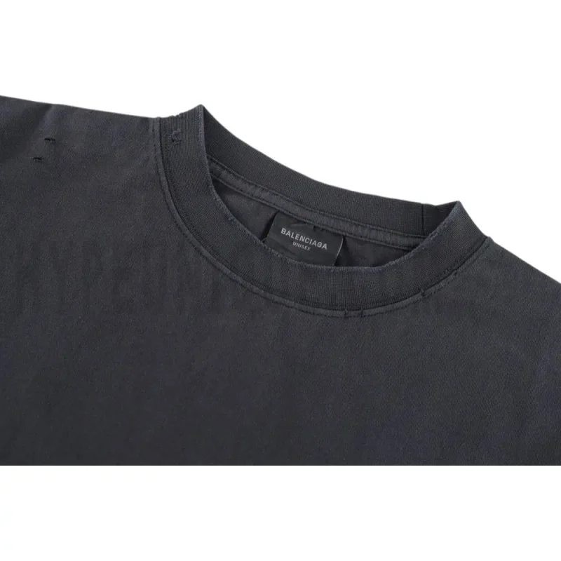 Round neckline