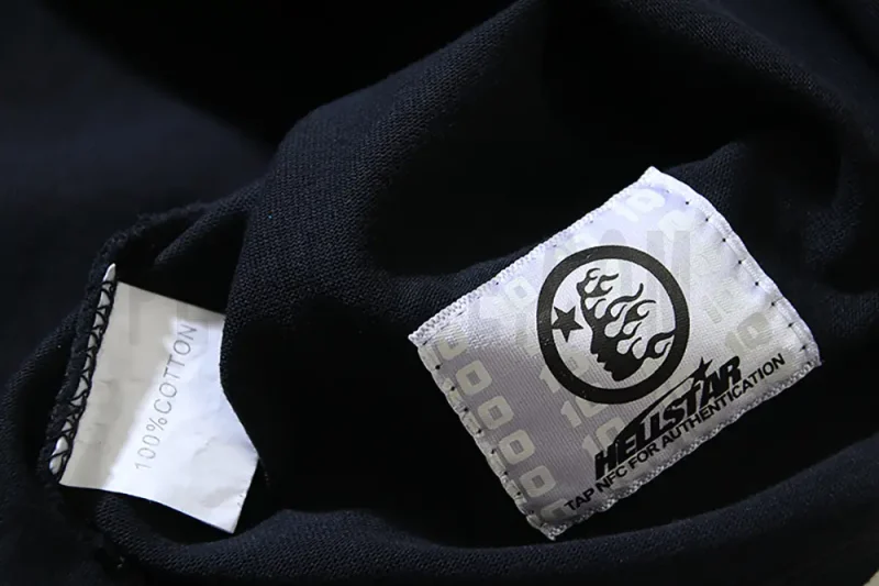Simple and elegant wash tag with a premium texture.