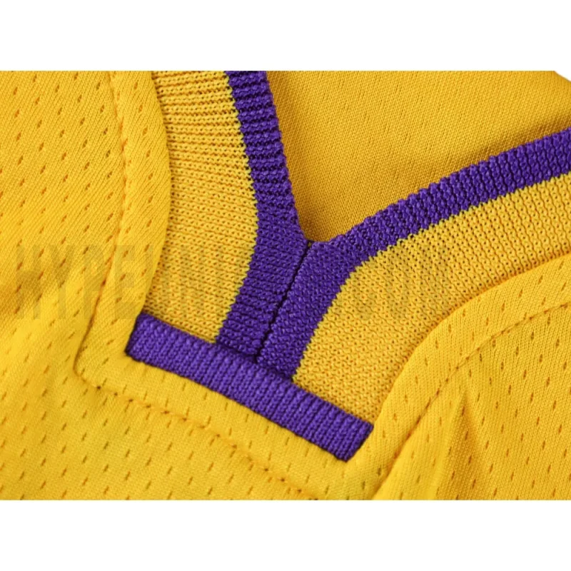 Detailed view of the neckline