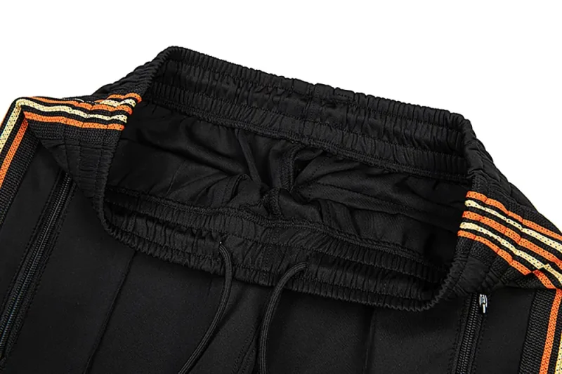Elastic waistband for easy adjustment.