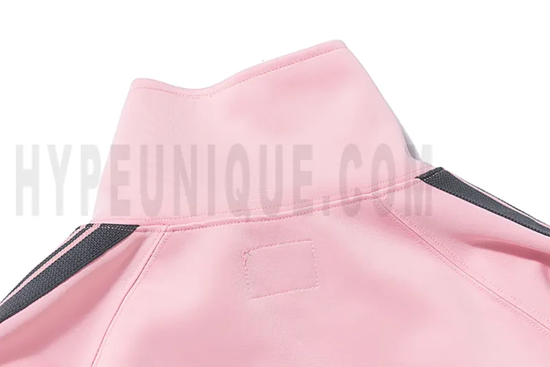 Back neckline detail shot