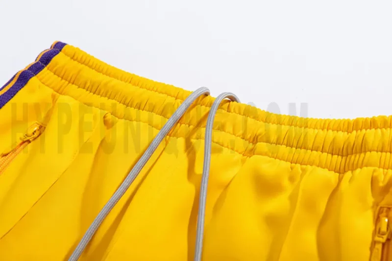 White drawstring design.