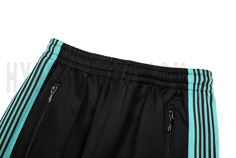 Back detail view of the black pants.