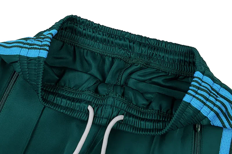 Elastic waistband for easy adjustment.