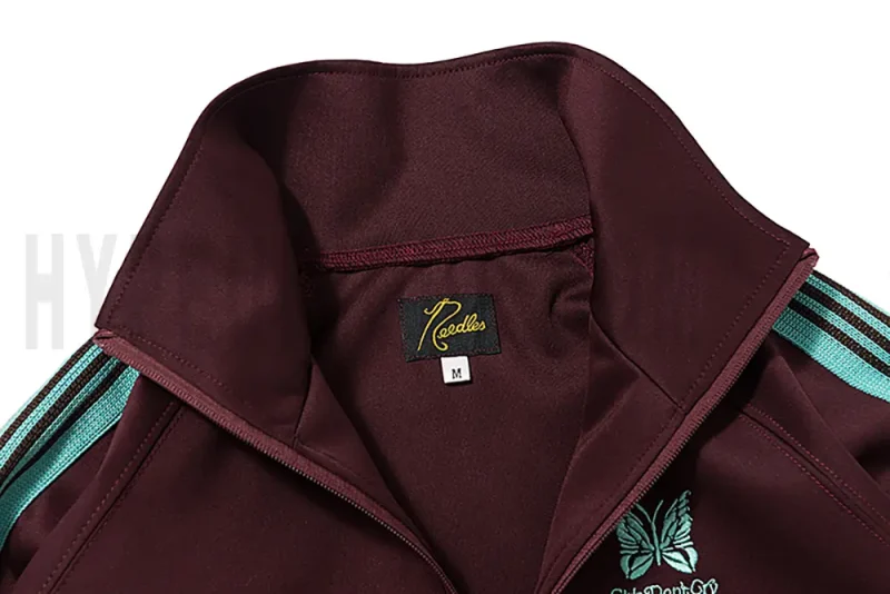 Close-up of the jacket’s neckline wash tag.