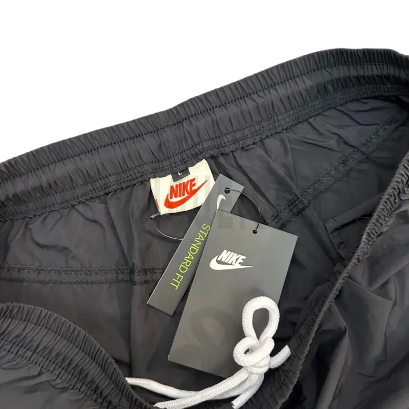 Elastic waistband for easy adjustment.