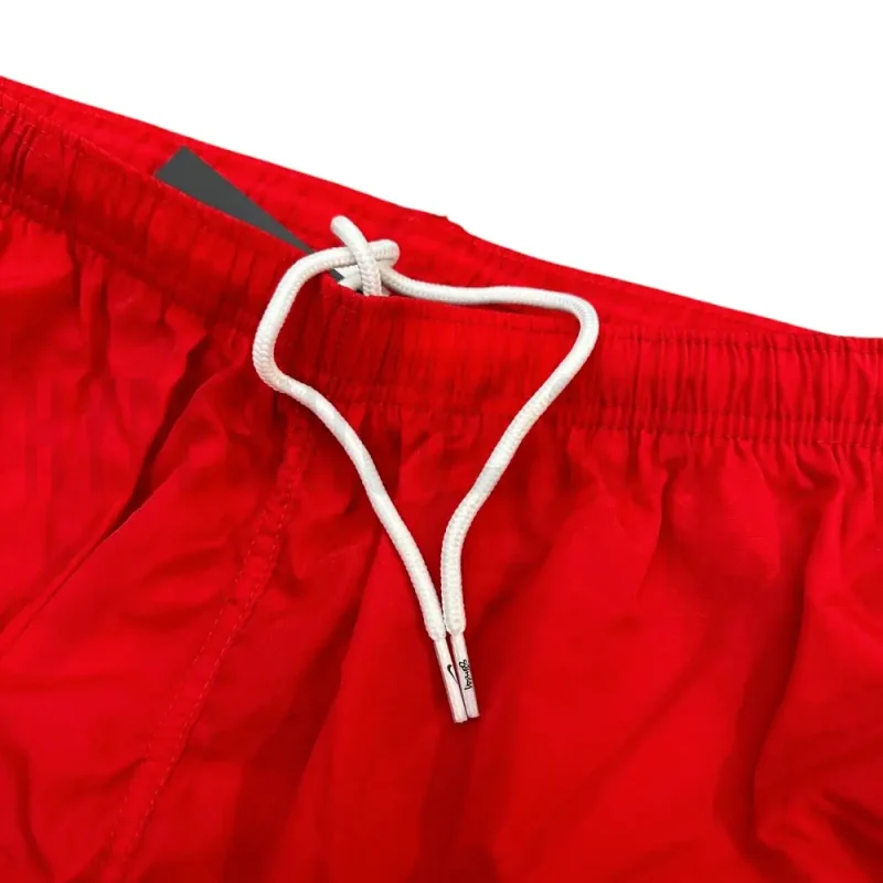 White drawstring design.