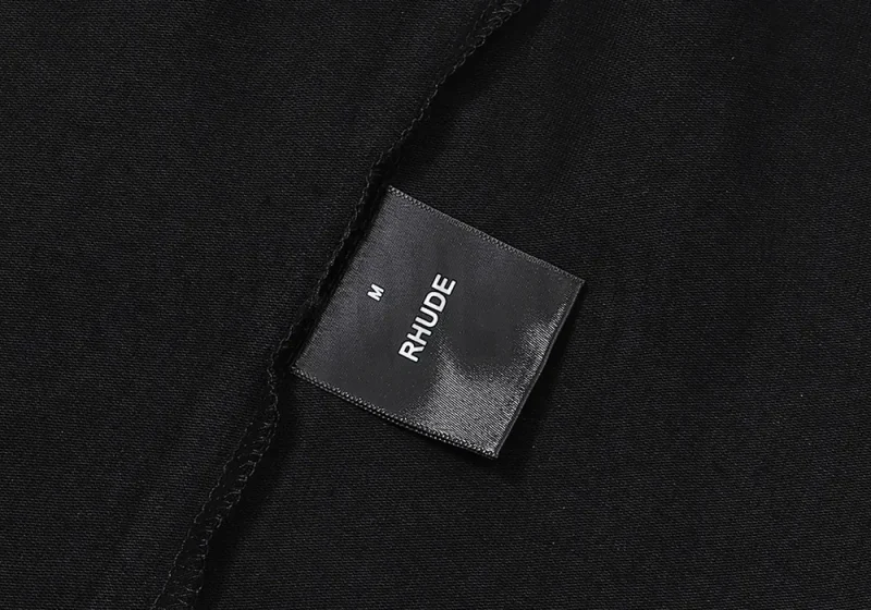 Distinctive hang tag, vivid and playful.