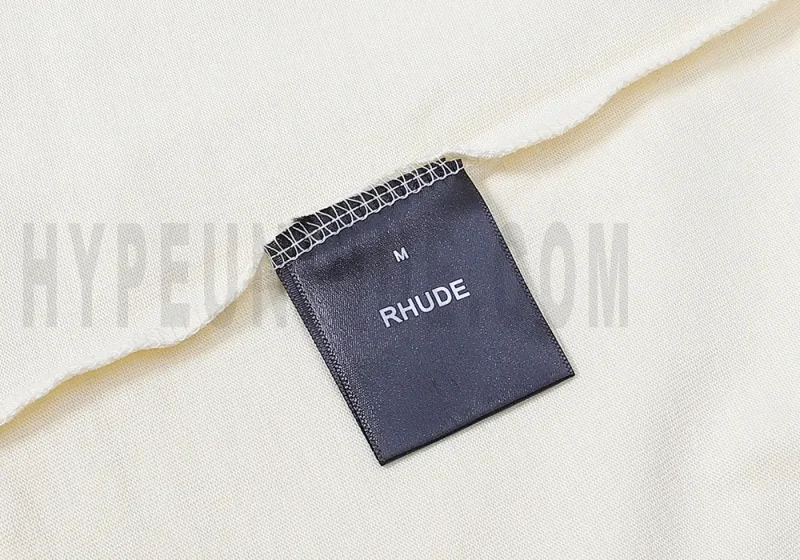 Simple and elegant wash tag with a premium texture.