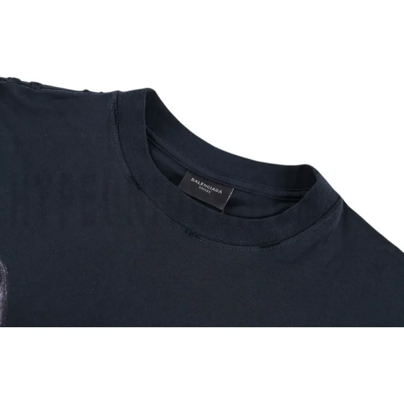 Round neckline