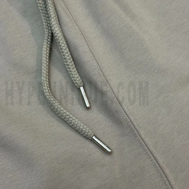Drawstring on the pants