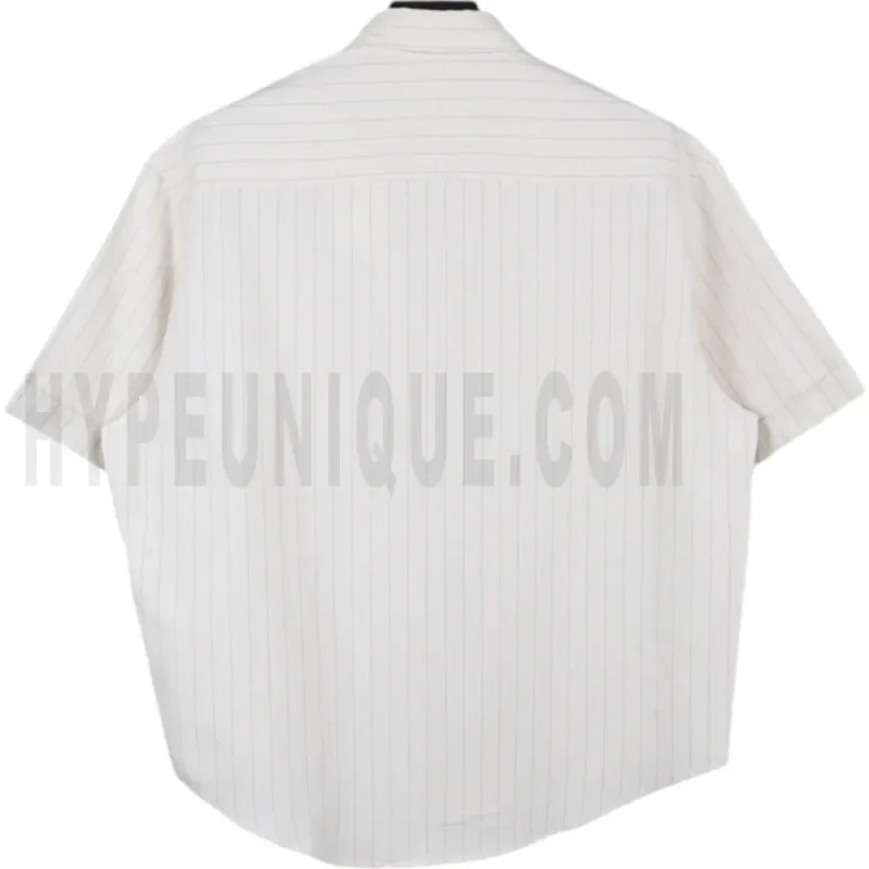 The back of the white clothes